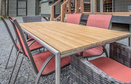 Luxe Chalet at Rainier Entrance with Hot Tub-AC-WiFi - Photo 7