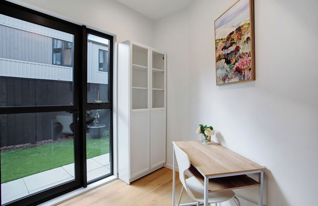 Urban Vogue Escape with Parking- Air-con - Photo 26