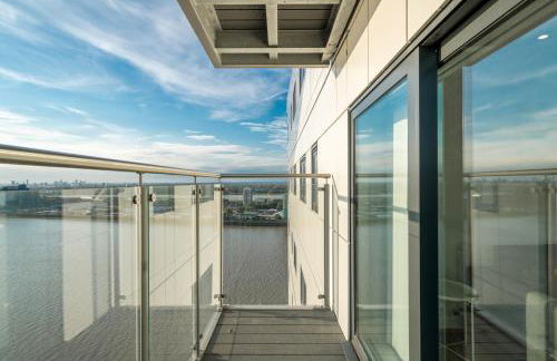 Skyvillion - London River Thames Top Floor Apartments by Woolwich Ferry, Mins to London ExCel, O2 Arena , London City Airport with Parking - Foto 30