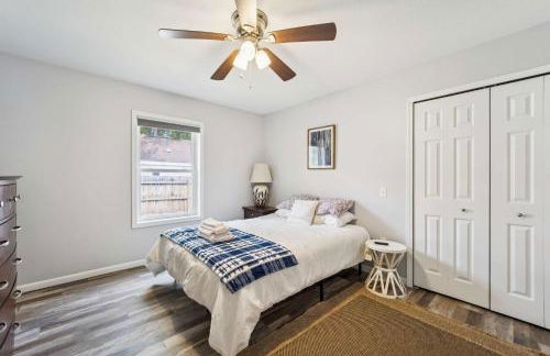 Spacious 3BR Lakefront Cottage with Stunning Views - Foto 19