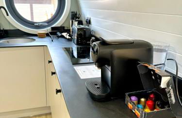 Hazel Hobbit Pod at Cowbridge Cabins - Photo 10