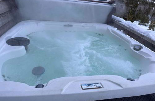 Luxe Cabin w/Hot Tub and Amazing Views - Foto 32