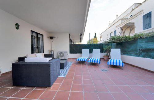 Apartamento con enorme terraza en complejo con piscina en Nueva Andalucía - Lorcrimar - Foto 10