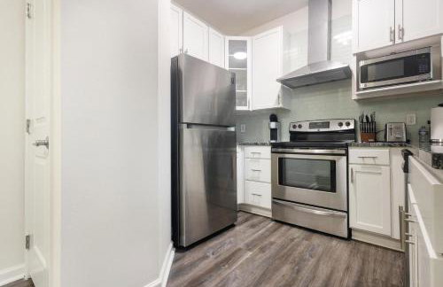 Landing Stylish 2BD Gym Clubhouse - Photo 18