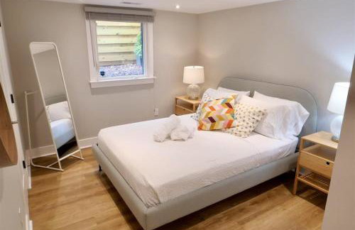 Best of Brookland Family Friendly w Private Parking - Photo 12