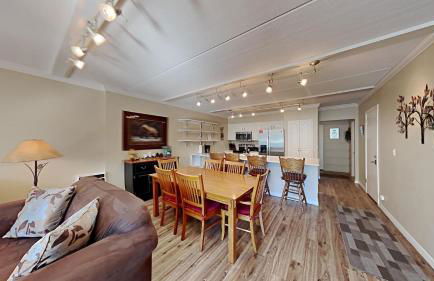 Spacious 3 Bed 3 Bath Condo with Pool - Foto 8