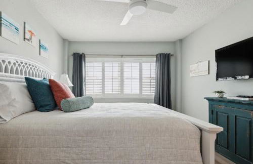 Sunrise at the Beach - 2BR Apt with Scenic Views - Foto 13