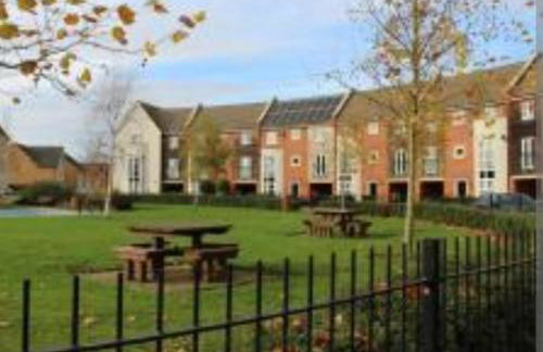 Broughton Haven 5 Beds House Free WiFi, Free parking, NETFLIX - Photo 16