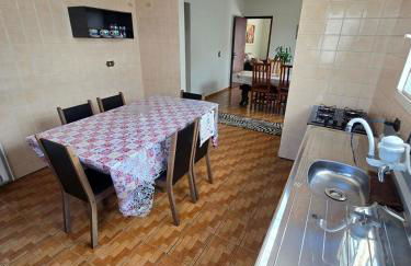 Casa ampla mobiliada com estacionamento para até 5 veículos - Foto 9