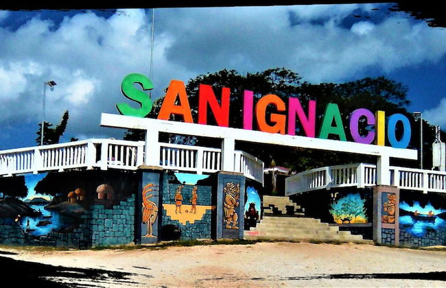 Family Treehouse Retreat Cozy Cabin in Tropical Gardens, Minutes From Ruins - Foto 17