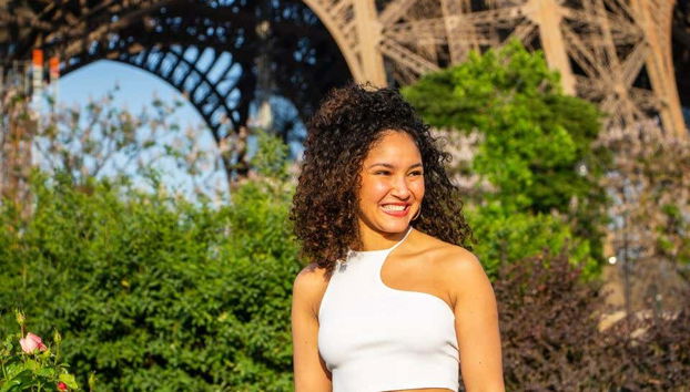 Posez devant la Tour Eiffel