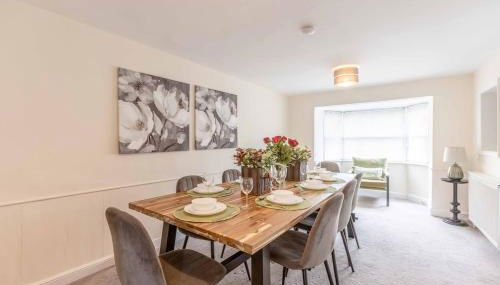 Charming 3BR Cottage Near Windsor and Sights - By Tempstay - Foto 5