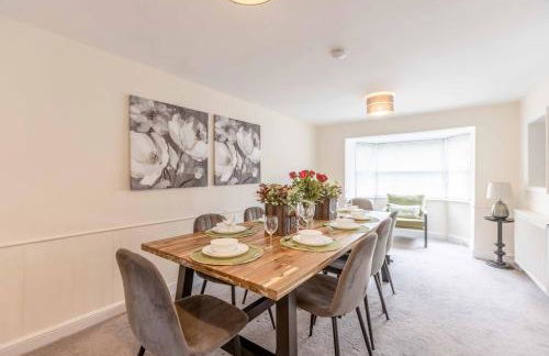 Charming 3BR Cottage Near Windsor and Sights - By Tempstay - Foto 5