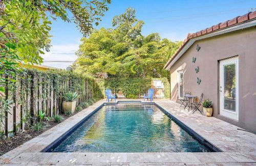 Heated pool, parking, 5 min walk to food and fun! - Foto 25