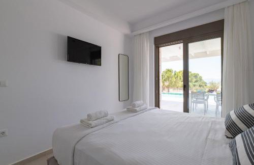 VILLA IRIS in PEFKOS, PINE VILLAS - Photo 2