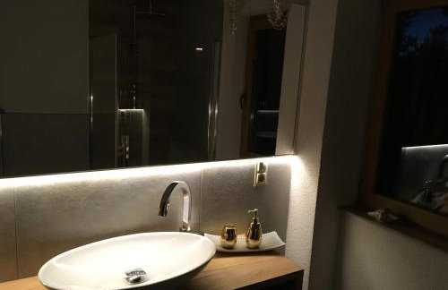 Deluxe Holiday Zdrojowa -Willa typu Alpejskiego w Borach Tucholskich-Całoroczna Balia z jacuzzi-Prywatny las i strumyk -Duża Wiata grillowa - Foto 17