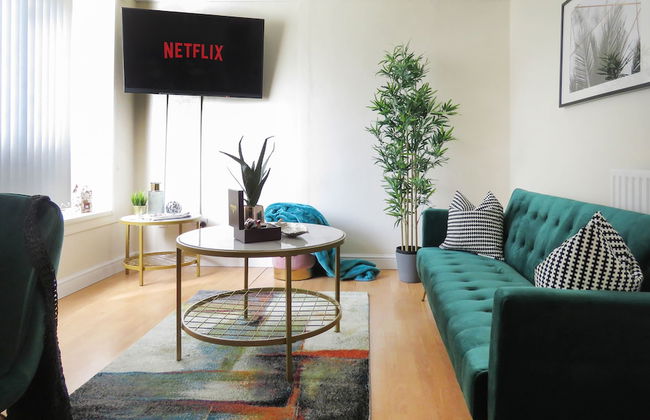 Three Bedroom Duplex Balcony and Parking - Foto 1