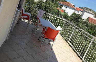 Palada House with a Private Pool - Photo 18