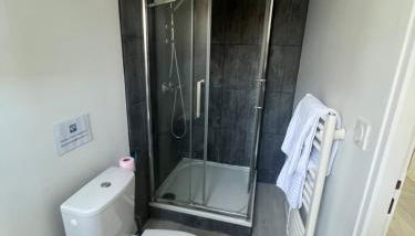 La Grange Lucien - Photo 5, Shower