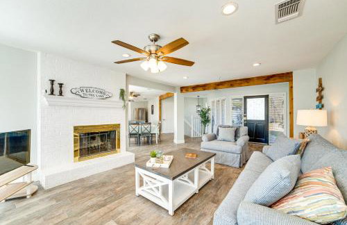 Lakeside Retreat Large Spacious Home with Game Room - Photo 4