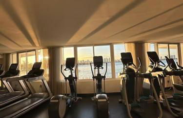 Stunning Views 2BD Condo at Hotel w Pool, Bar - Foto 31