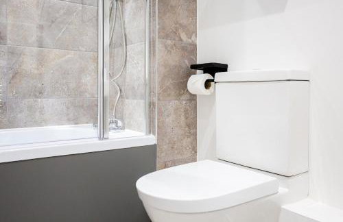 #57 Central Taunton 2BR APT - Sleeps 6 - 5 mins to Taunton Player Ready 2 - "Perfect For Contractors and Families - Free Parking" - Foto 11