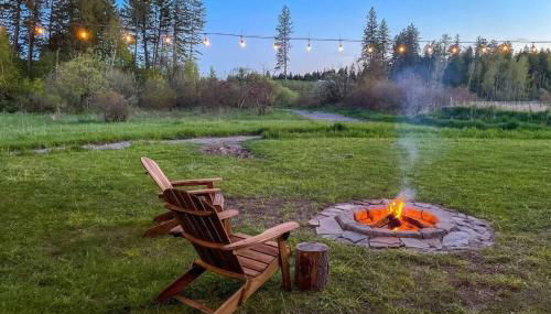 Glacier Retreat on 4 Acres with Sauna & Fire Pit - Foto 2, Garden, Garden view