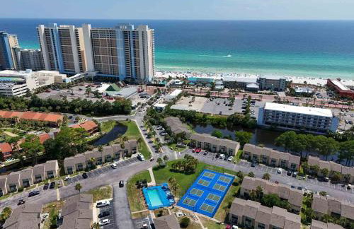Beach access close to Walmart, Bowling,skating and Game room - Photo 72
