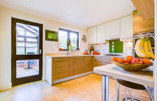 Serene Family Escape - Spacious, Near Thorpe Bay and Southend, Beaches & Amenities - Pass the Keys - Foto 7