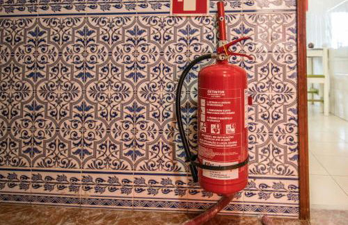 Enjoy Lisbon Cascais Sintra 1200 metres to metro blue line Sintra Rail line Free Parking - Foto 62