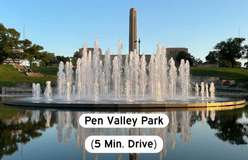 Classy 2BR-Parking, Rooftop,Near Arrowhd & TMobile - Photo 18