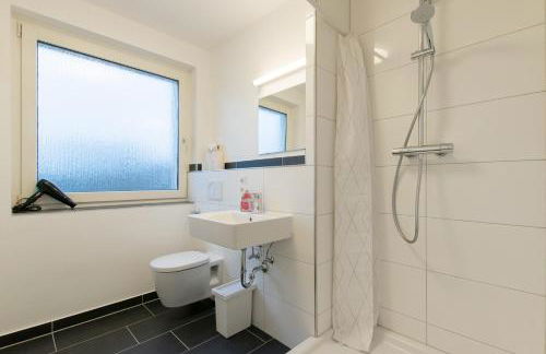 Tolstov Apartments - 1 or 3 Room Apartments with Balcony - 20 Min Messe DUS & Airport DUS - Foto 42