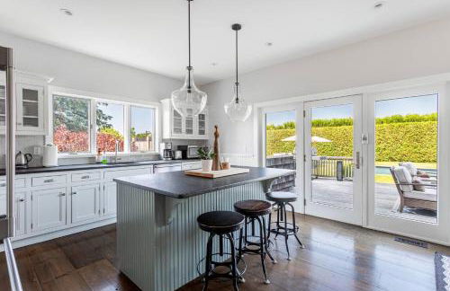 Stunning luxury Retreat I Wineries & Fall Farm Fun - Photo 11