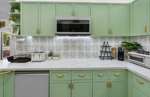 Plantation Pool Home with Hot Tub Sleeps 10 - Foto 22