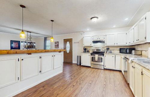 Cozy Lake Duplex Sleeps 5 Games Dog-friendly - Foto 11