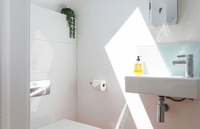 Gorgeous Home for 12 - Walk to Beach - Sea View - Photo 24