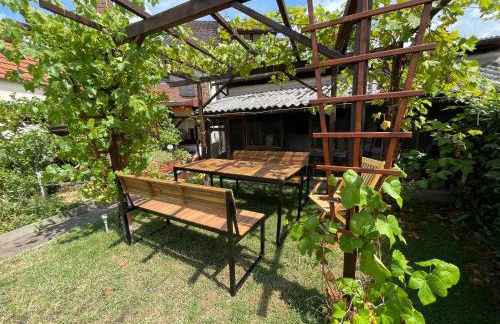 Parkplätze, Einzelbetten, 2 TVs, Balkon, Terrasse, fast Wi-Fi bis zu 1000 Mbit, Homeoffice - Foto 18