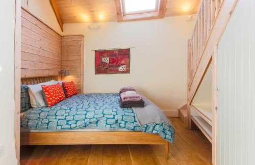 Stunning Old Carthouse with seaview - Photo 20