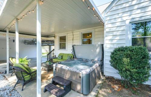 Colorful Roanoke Vacation Rental with Hot Tub! - Foto 24