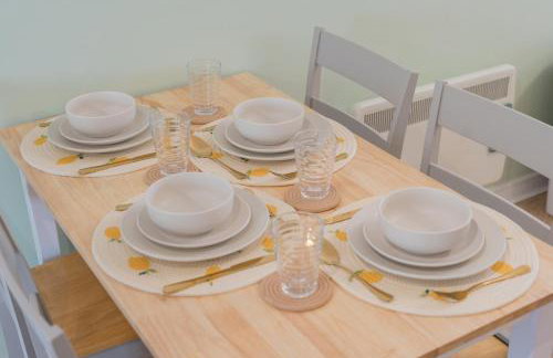 Stylish 2-Bed Apartment, City Centre Gem, 1 min walk to Train Station, Free parking - Foto 5