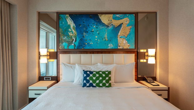 Charming Beachfront Condo With Large Balcony - Photo 3, Room