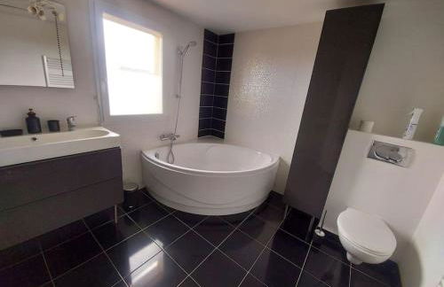 Maison lumineuse, quartier calme, proche mer, 8 personnes - Foto 7