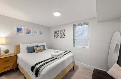 Spacious Retreat Patio, Games, and Quick to DEN - Foto 24