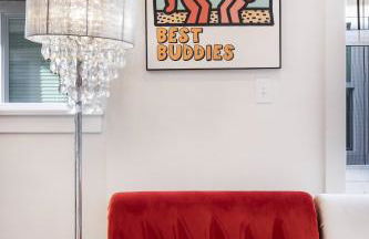 Rare 3BR Modern Urban Escape Private Garage - Foto 15