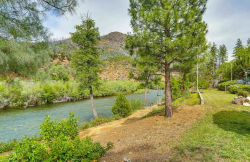 Scenic Riverfront Escape with Sauna in Junction City - Foto 37