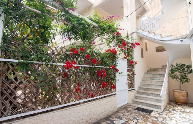 Cozy Apartment Next to Alimos Beach - Photo 1