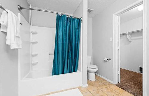 3 bed, close to Stadiums & Park, Big Yard - Photo 33