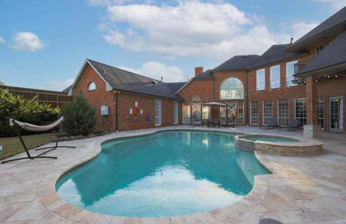 Gorgeous Vacation Home w Private Pool - Photo 58