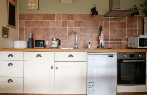 Hare Cottage wonderful views and parking - Pass the Keys - Photo 12