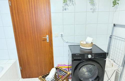 Frankfurt Work and Rest- 4 Bedrooms- 2 WCs- free Parking- 5 Queen size beds- Fast WiFi- roller shutters - Foto 58